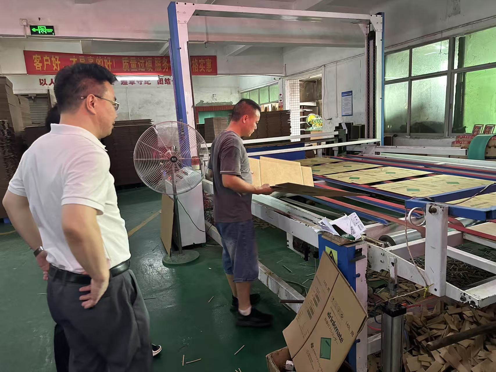 工(gōng)科(kē)信(深圳)團隊參觀晨傑紙(zhǐ)品工(gōng)廠(chǎng).jpg 工(gōng)科(kē)信(深圳)團隊參觀晨傑紙(zhǐ)品工(gōng)廠(chǎng).jpg